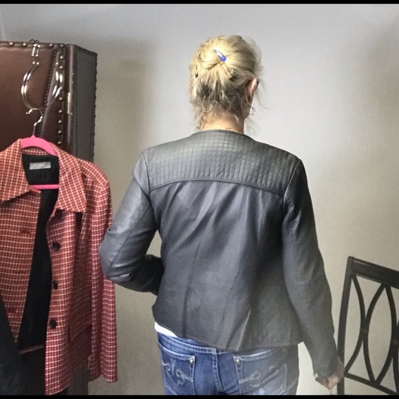 Nice leather jacket size medium - Picture 10 of 10